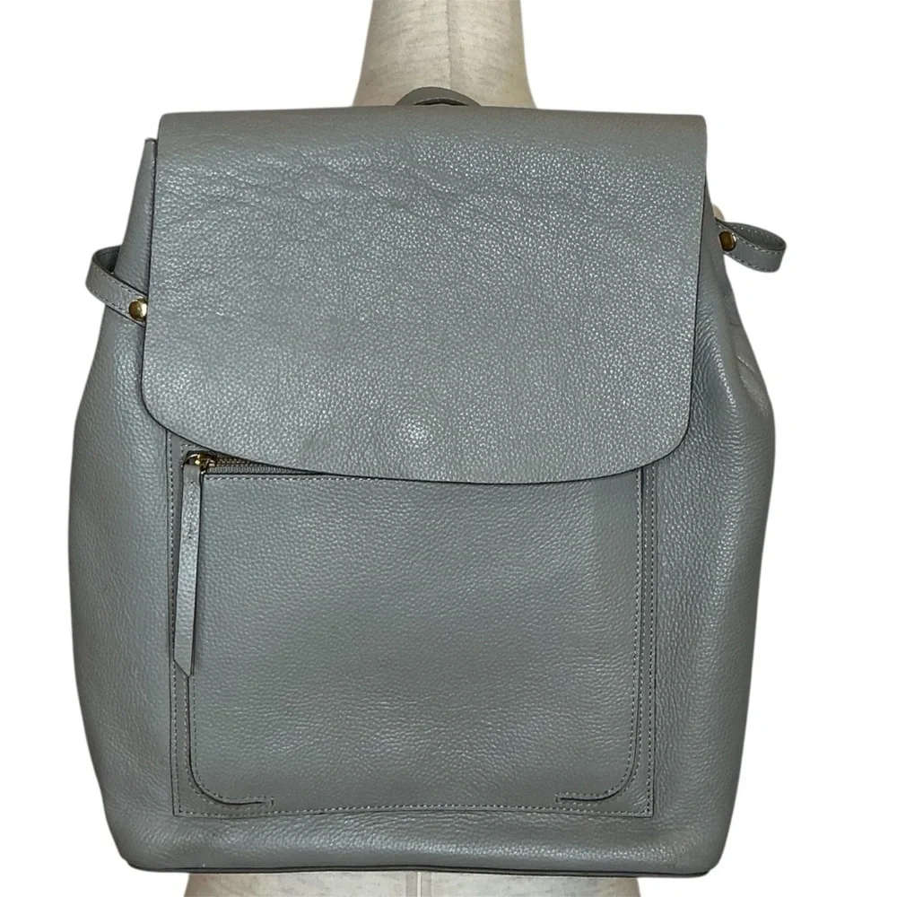 Elegant Pebble Grain Leather Backpack Midsize in Grey